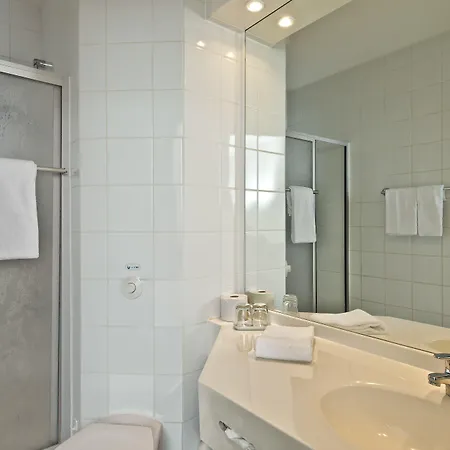 Days Hotel 3*